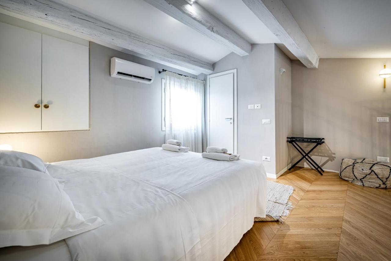 Hs4U Ricasoli Luxury Apartment Near Duomo N. 3 ฟลอเรนซ์ ภายนอก รูปภาพ