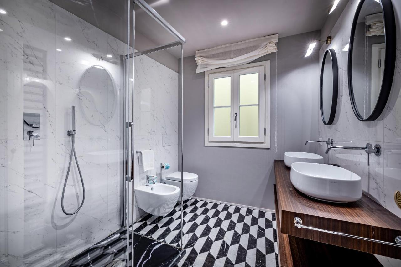 Hs4U Ricasoli Luxury Apartment Near Duomo N. 3 ฟลอเรนซ์ ภายนอก รูปภาพ