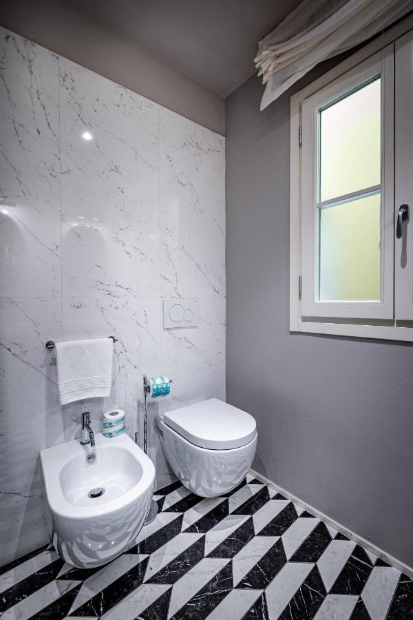 Hs4U Ricasoli Luxury Apartment Near Duomo N. 3 ฟลอเรนซ์ ภายนอก รูปภาพ