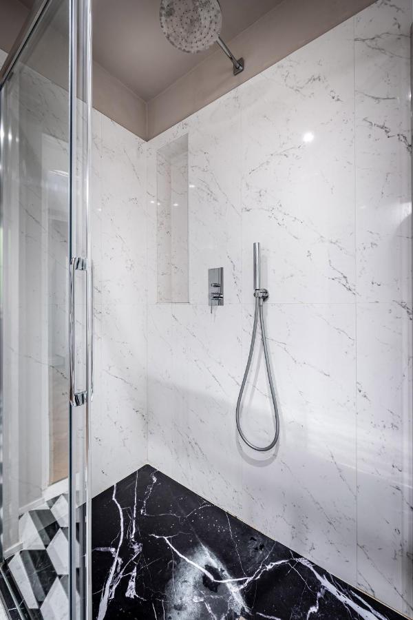 Hs4U Ricasoli Luxury Apartment Near Duomo N. 3 ฟลอเรนซ์ ภายนอก รูปภาพ