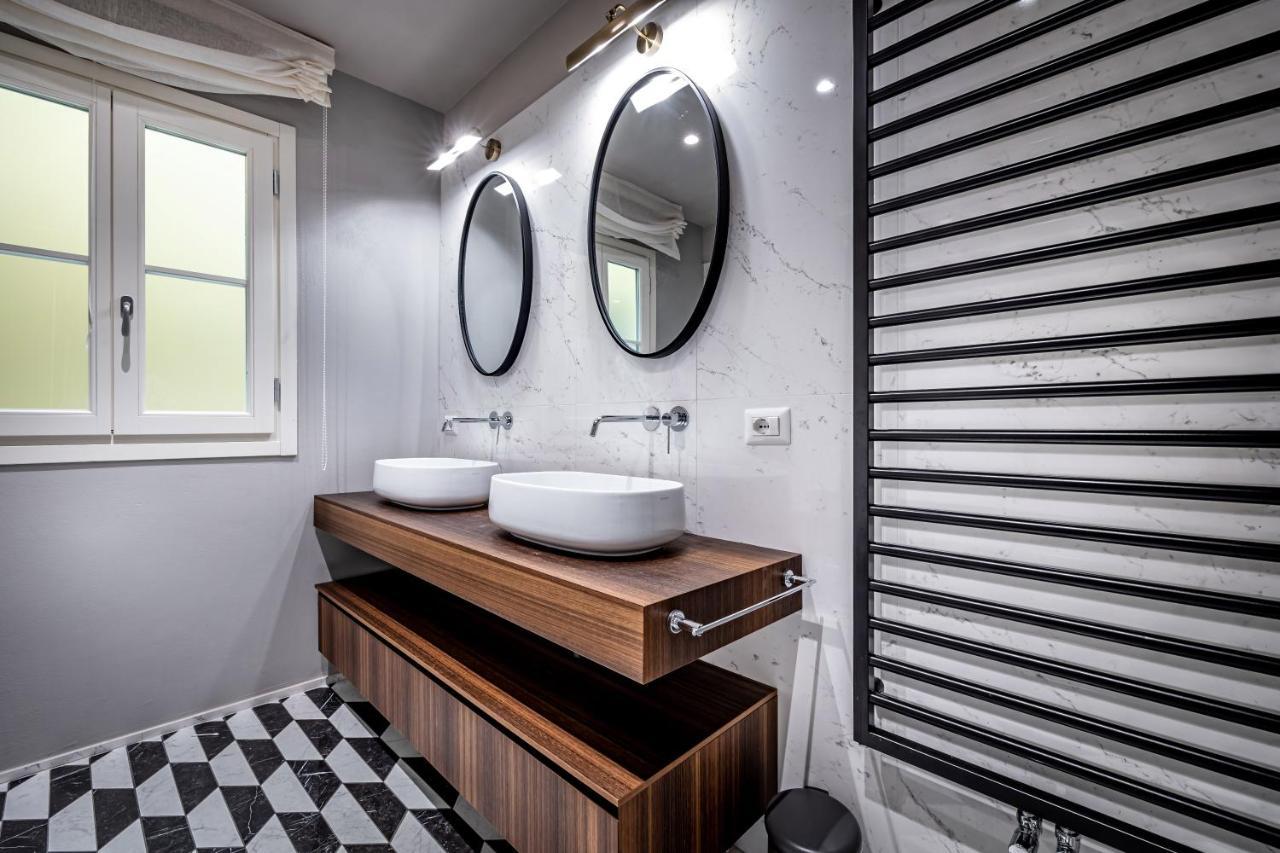 Hs4U Ricasoli Luxury Apartment Near Duomo N. 3 ฟลอเรนซ์ ภายนอก รูปภาพ
